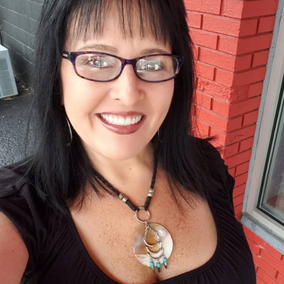 Meet your Posher, Debbie - Picture 12 of 12